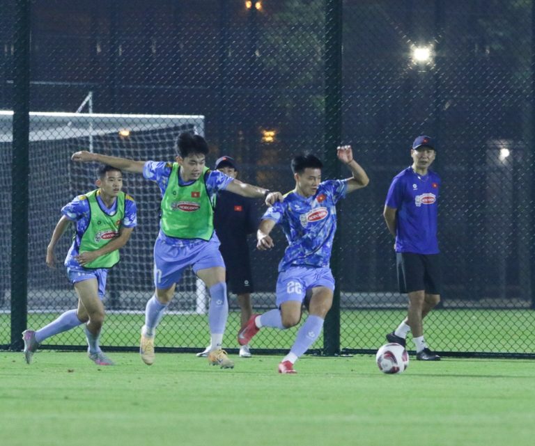 Tin nóng bóng đá Việt Nam hôm nay 28/12: Đình Bắc hào hứng trước VCK U23 châu Á 2026; HAGL vô địch Cúp tứ hùng Thái Nguyên_695234cb077f0.jpeg